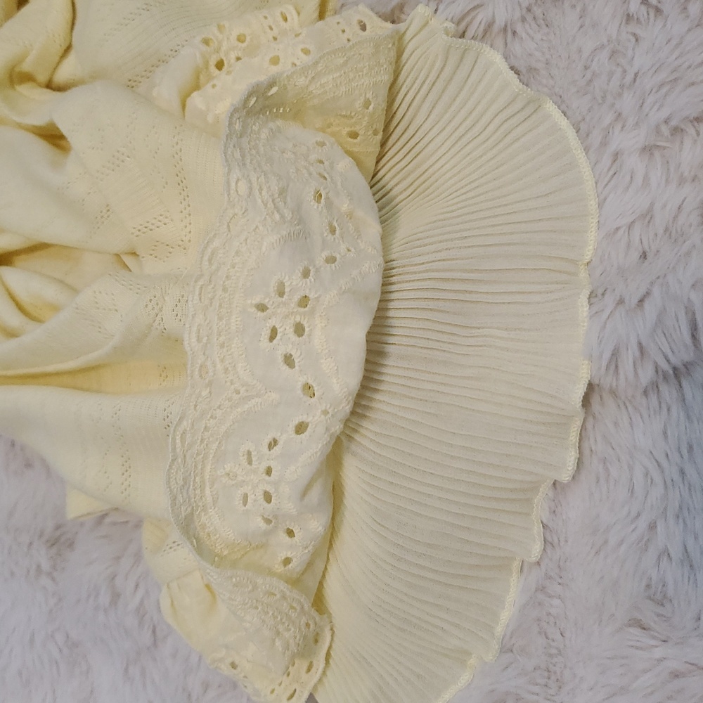Hem and Thread Pointelle Ruffle Top L - Picture 11 of 11